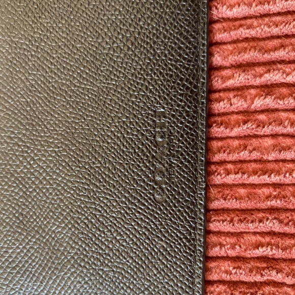 Small black pebble leather Coach zipper pouch - Picture 3 of 6